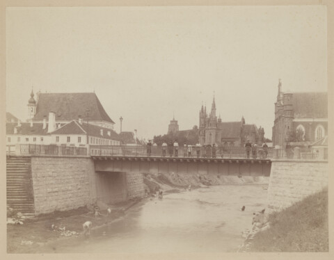 Józef Czechowicz (1818–1888) Most na rzece Wilejce. Widok na kościoły św. Michała, św. Anny i Bernardynów oraz wieżę Gedymina na Górze Zamkowej Wilno, 1880 r. odbitka na papierze albuminowym z negatywu szklanego kolodionowego Muzeum Narodowe w Warszawie