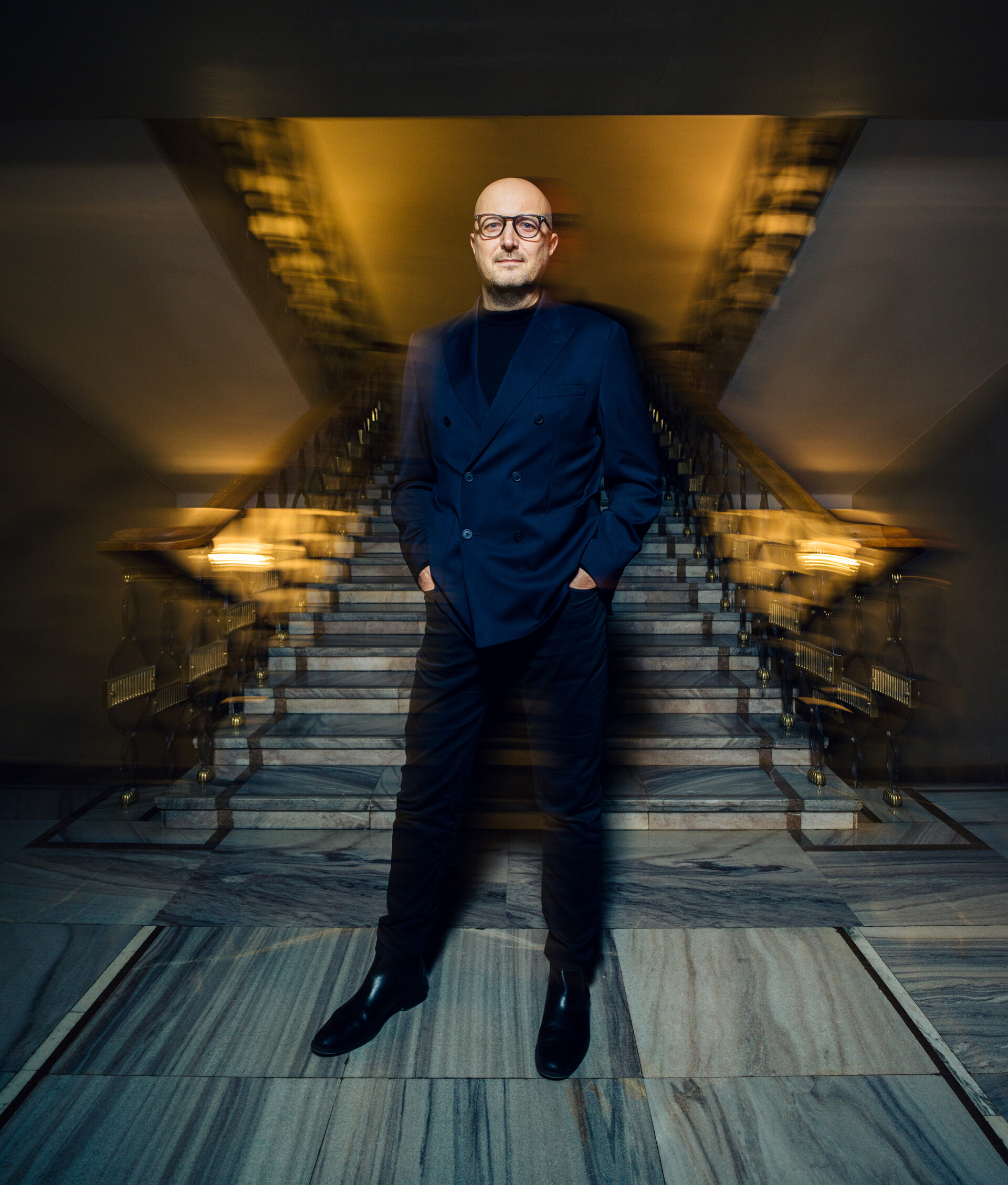 Dyrektor Teatru Wielkiego &ndash; Opery Narodowej Boris Kudlička w foyer