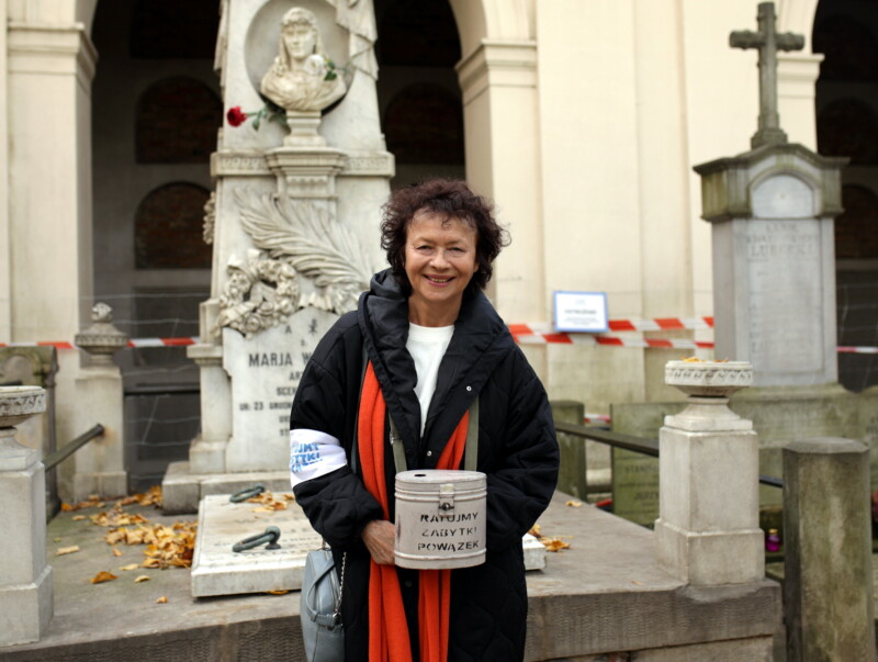 Dzieñ Wszystkich wiêtych na Starych Pow¹zkach Kwesta na Starych Powązkach, Joanna Szczepkowska. Warszawa, 2013 r.