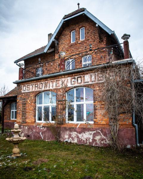 Zbliżenie na dom z cegły